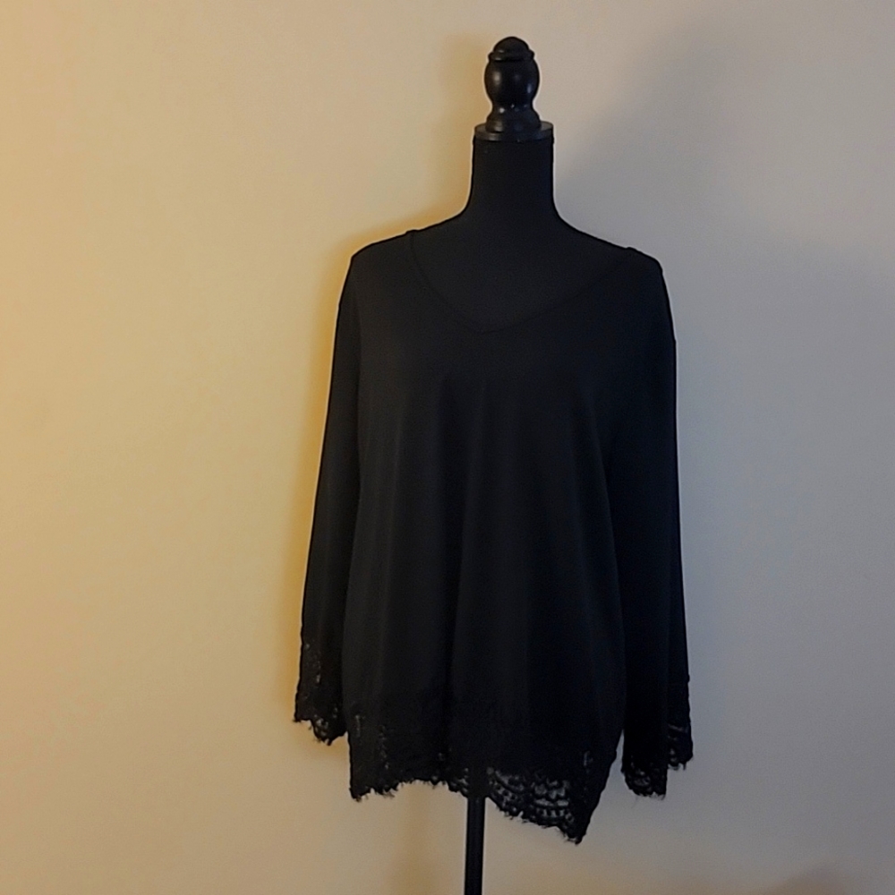 Long Sleeve V-Neck Avenue Top in Black Sz 18/20